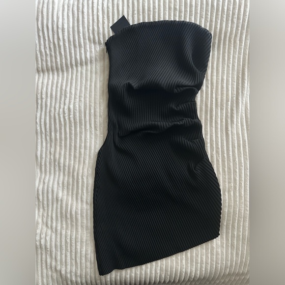 Revolve - Picture 3 of 4